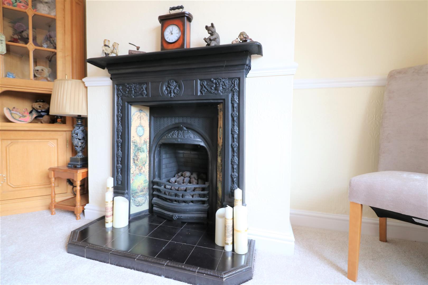 4 bed property in Fowlers Lane, Stoke-On-Trent